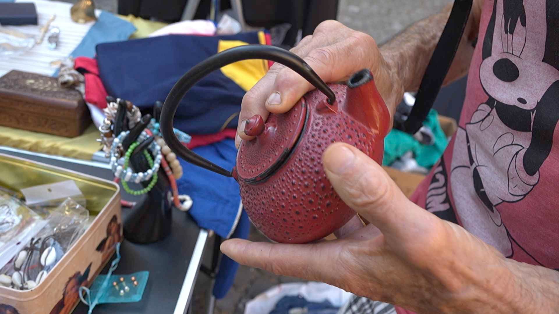 Flohmarktbesuch mit einem passionierten Schnäppchenjäger